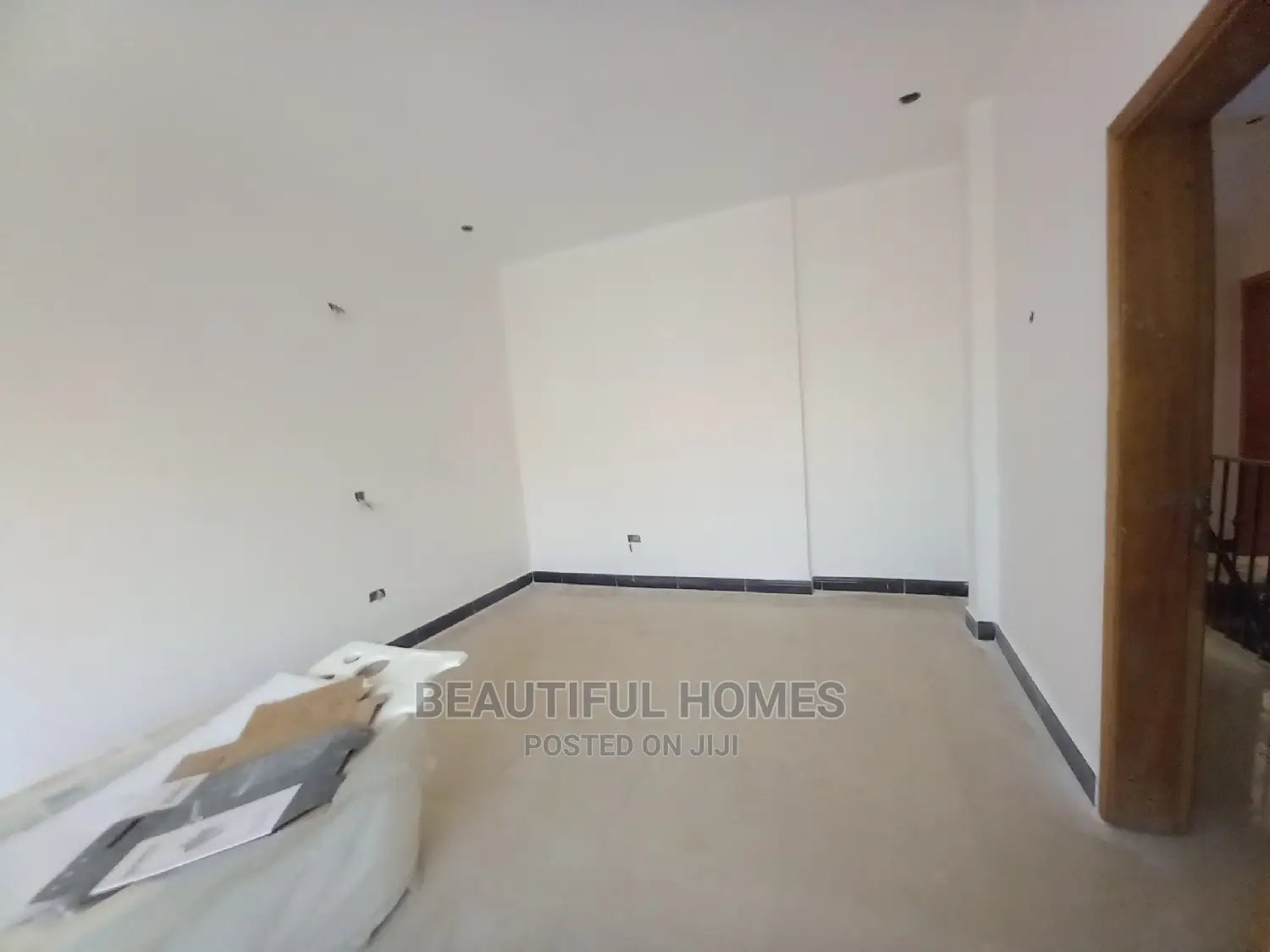 Furnished 5bdrm Mansion in Kira Corporate for sale in Kira