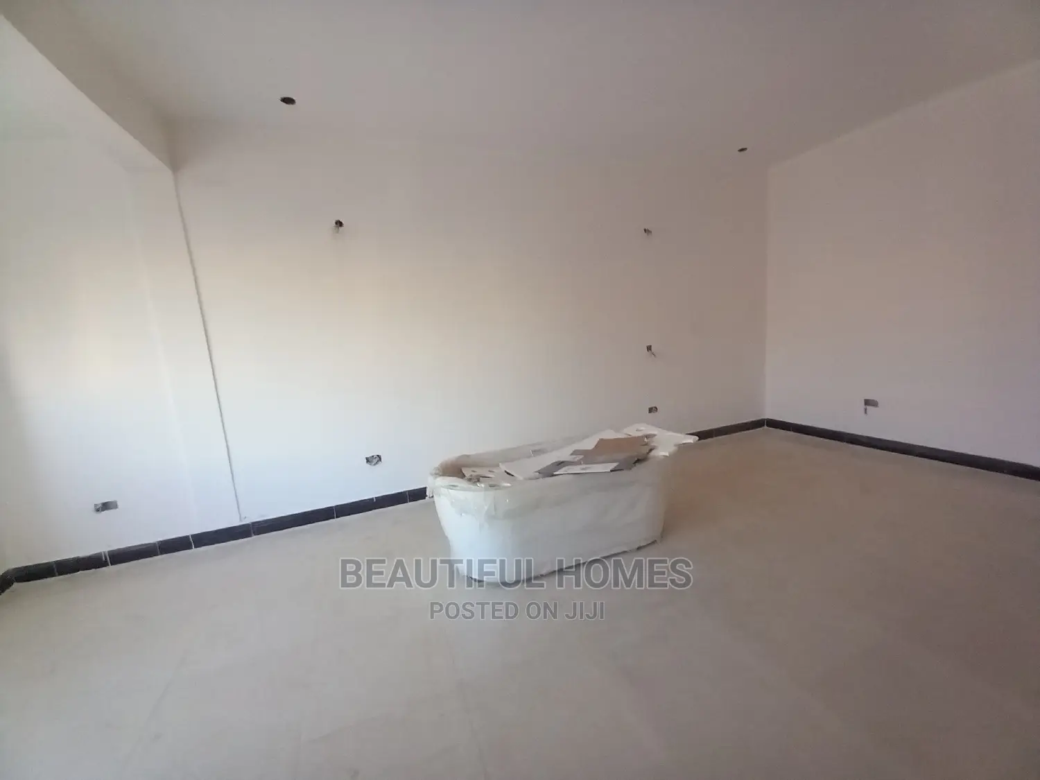 Furnished 5bdrm Maisonette in Kira Wealthy for sale in Kira
