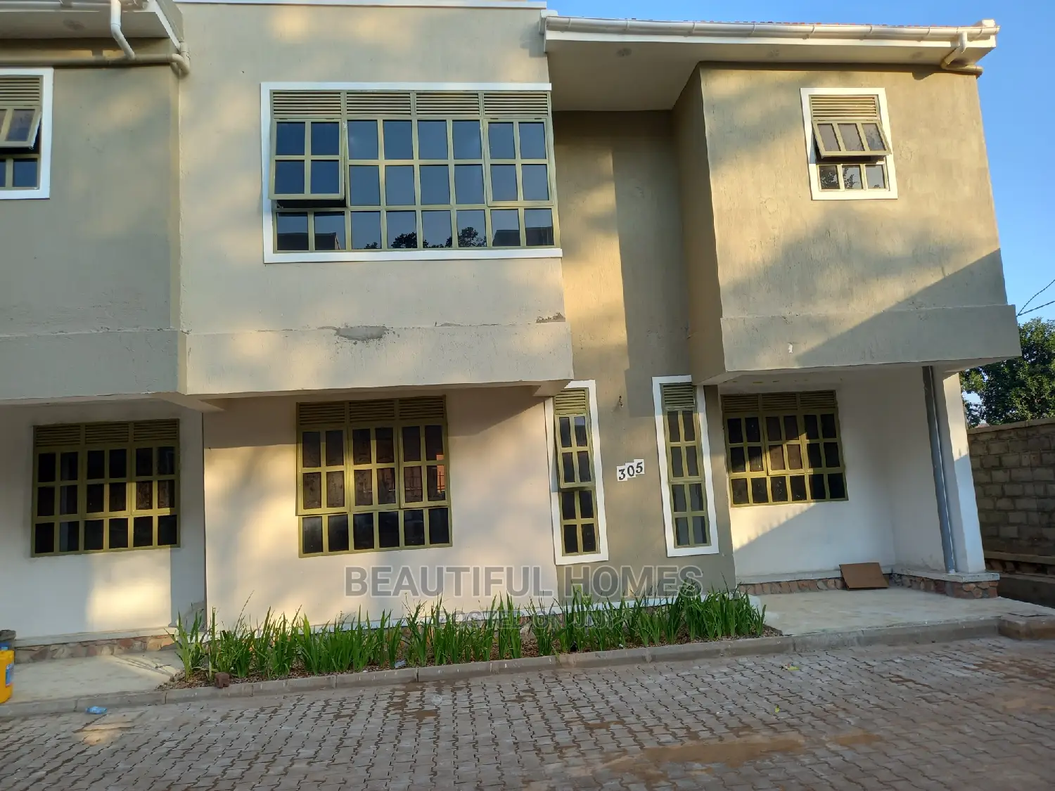 Furnished 5bdrm Duplex in Kira Posh for sale in Kira