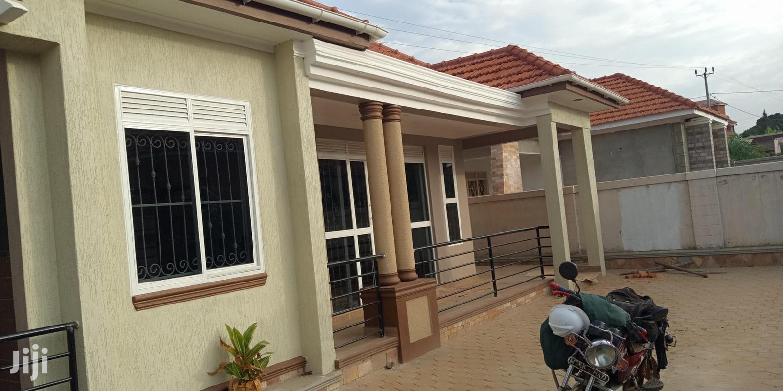 Kiira Kito Tarmack Close Pretty Home on Sell in Kampala