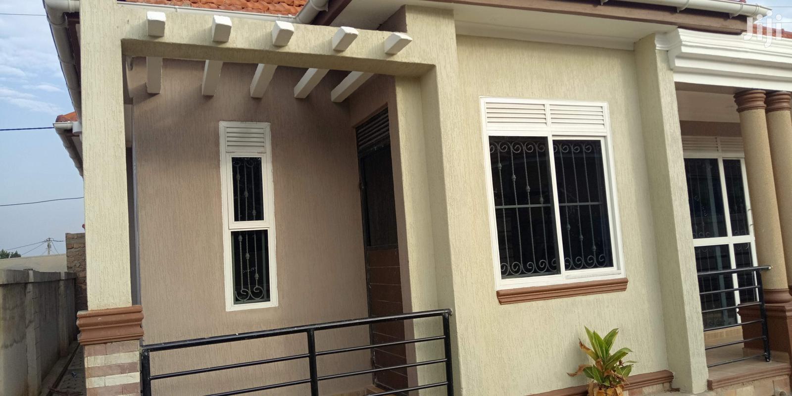 Kiira Kito Tarmack Close Pretty Home on Sell in Kampala