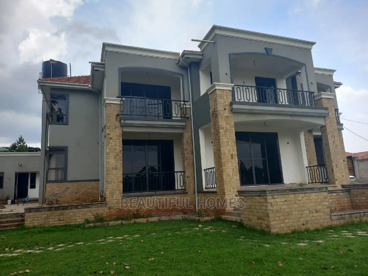 Furnished 6bdrm Mansion in Kyaliwajjara Tarmack, Nakawa for sale in Nakawa