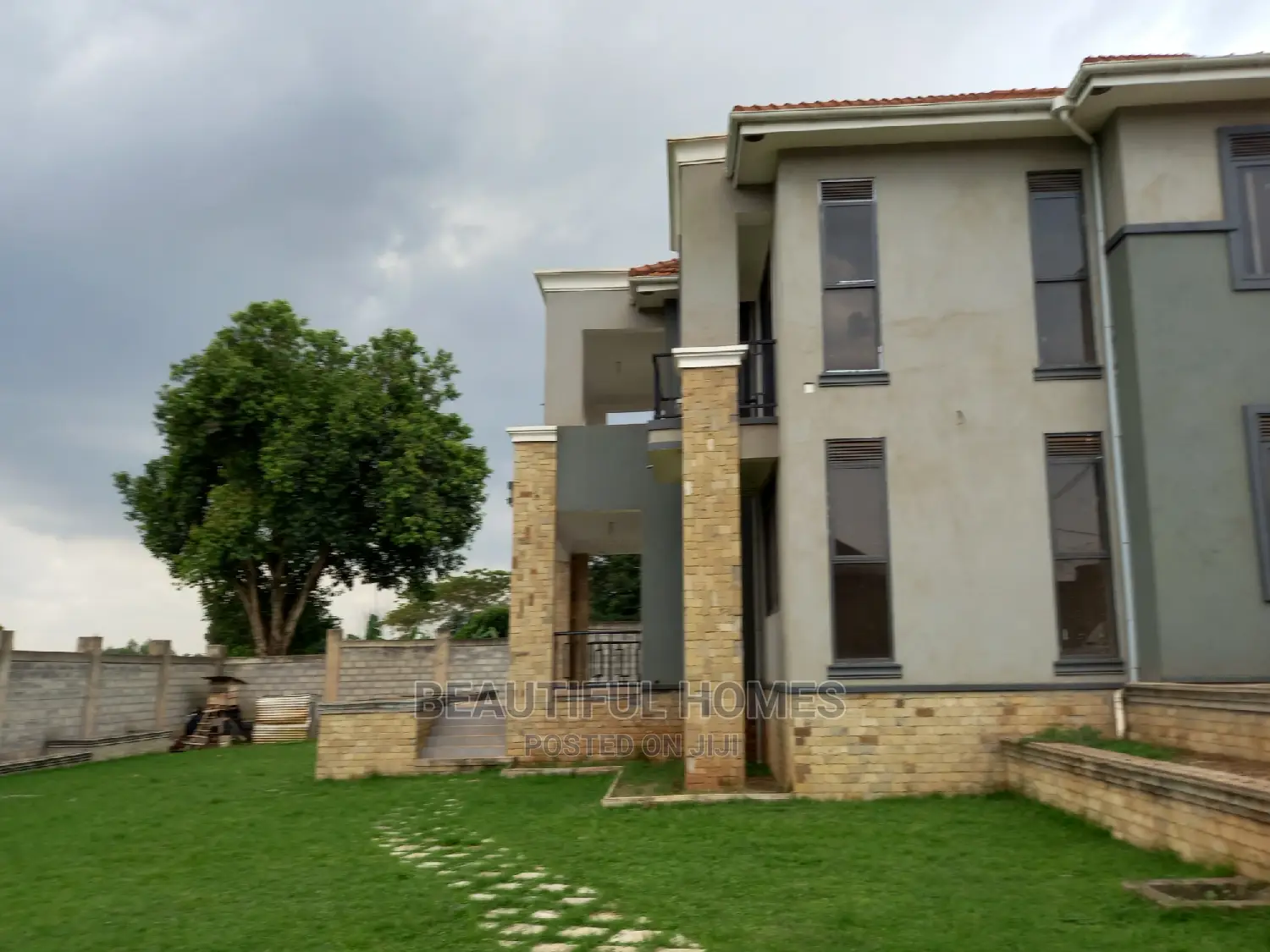 Furnished 6bdrm Mansion in Kyaliwajjara Tarmack, Nakawa for sale in Nakawa