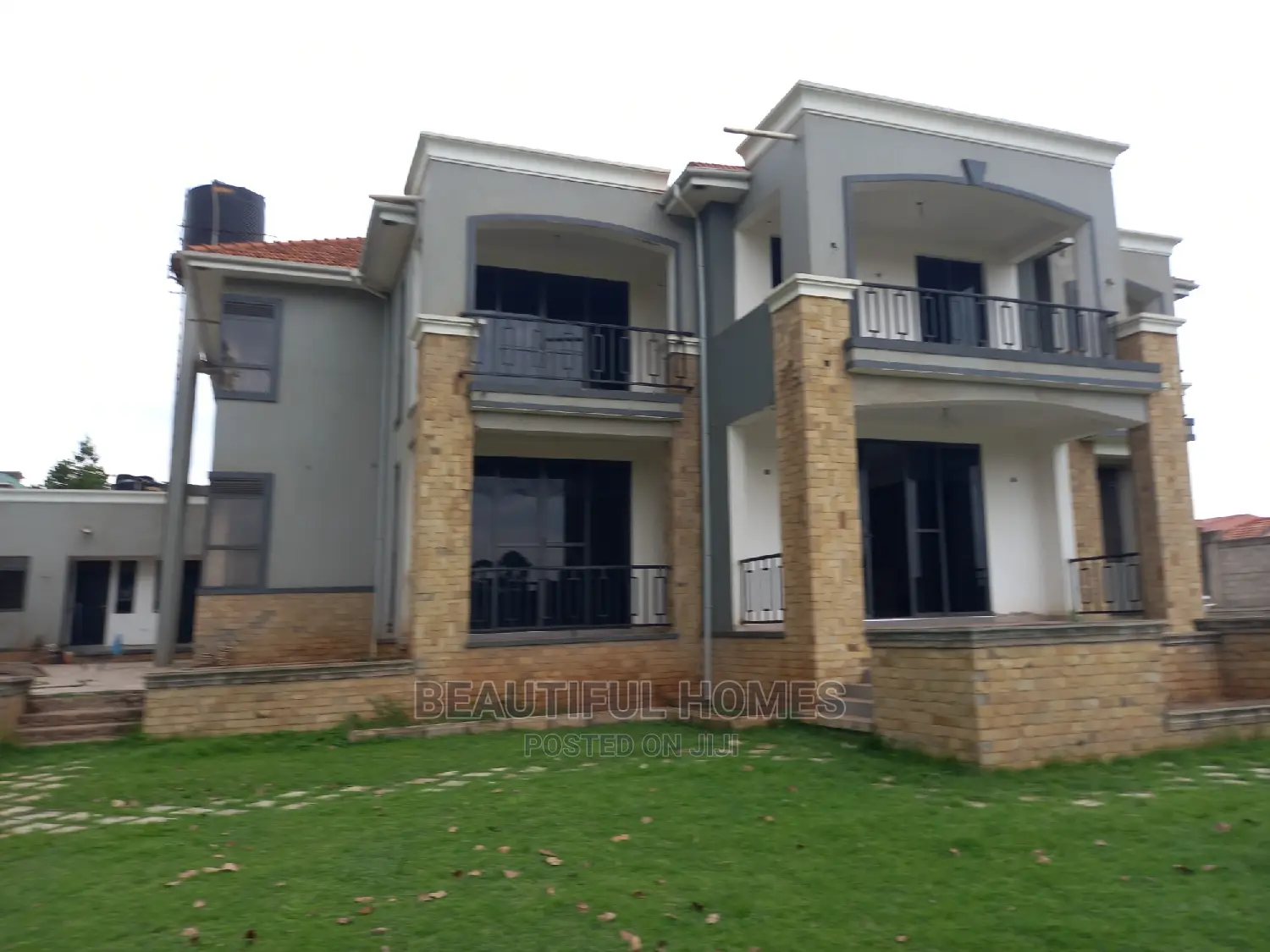 Furnished 6bdrm Mansion in Kyaliwajjara Tarmack, Nakawa for sale in Nakawa