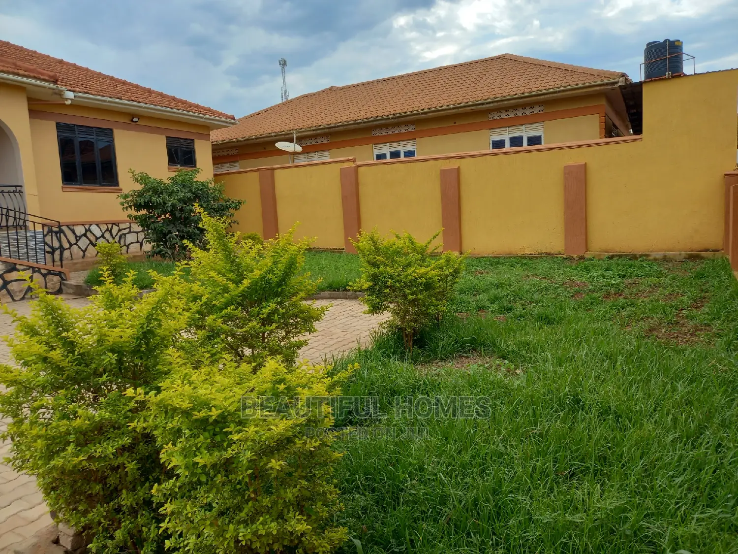 Furnished 5bdrm Duplex in Kira for sale in Kira