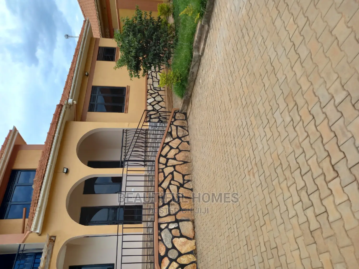 Furnished 5bdrm House in Kira for sale in Kira