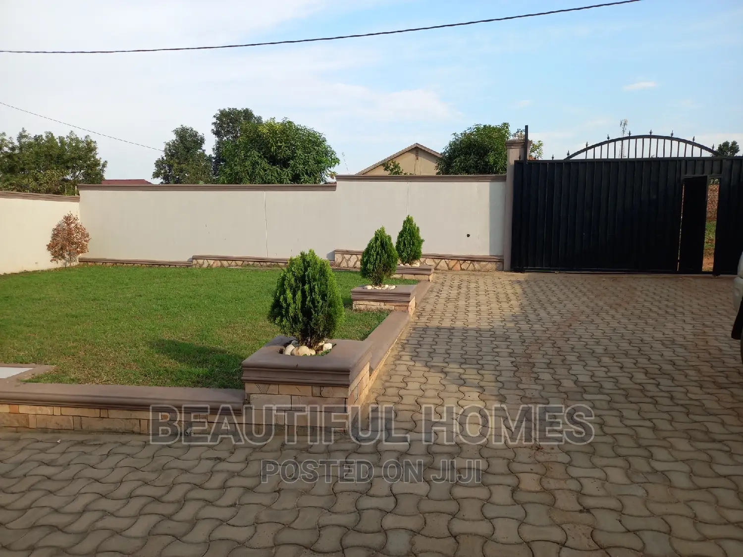 Furnished 4bdrm Maisonette in Kira for sale in Kira