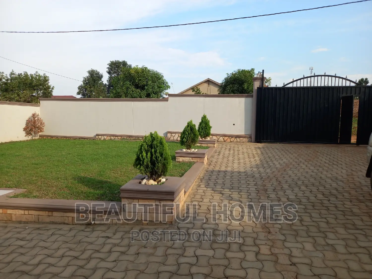Furnished 4bdrm Maisonette in Kira for sale in Kira