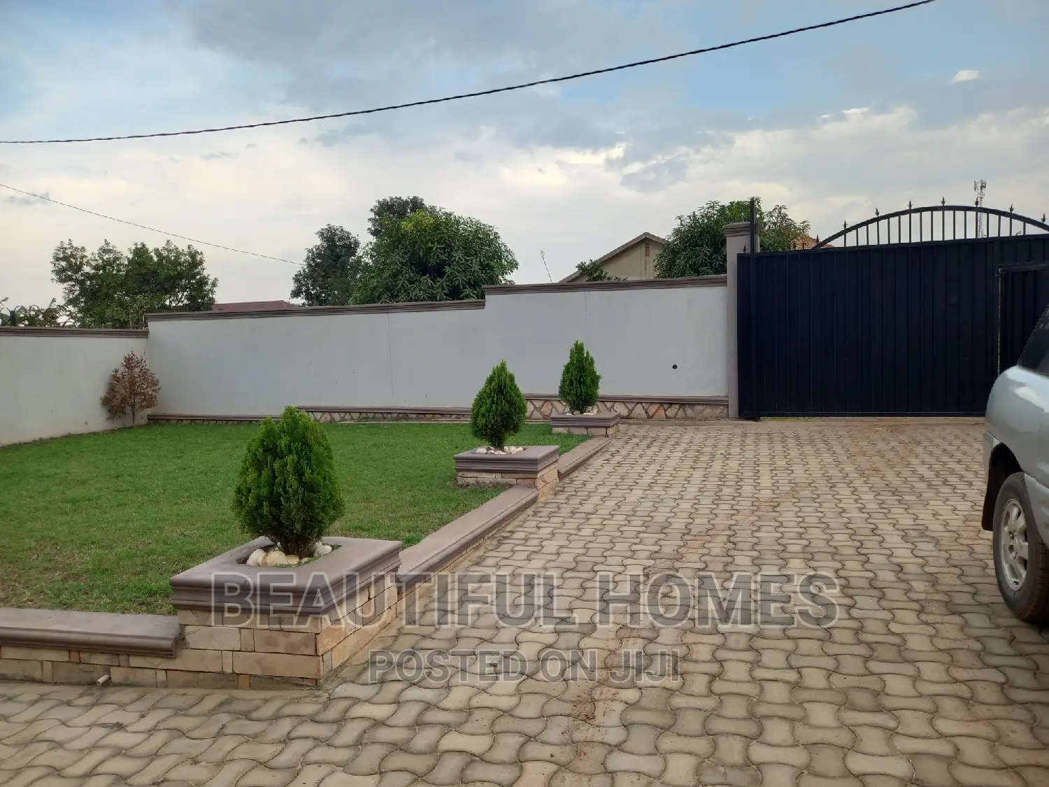 Furnished 4bdrm Maisonette in Kira for sale in Kira