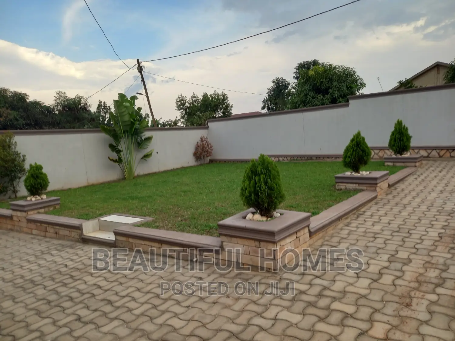 Furnished 4bdrm Maisonette in Kira for sale in Kira