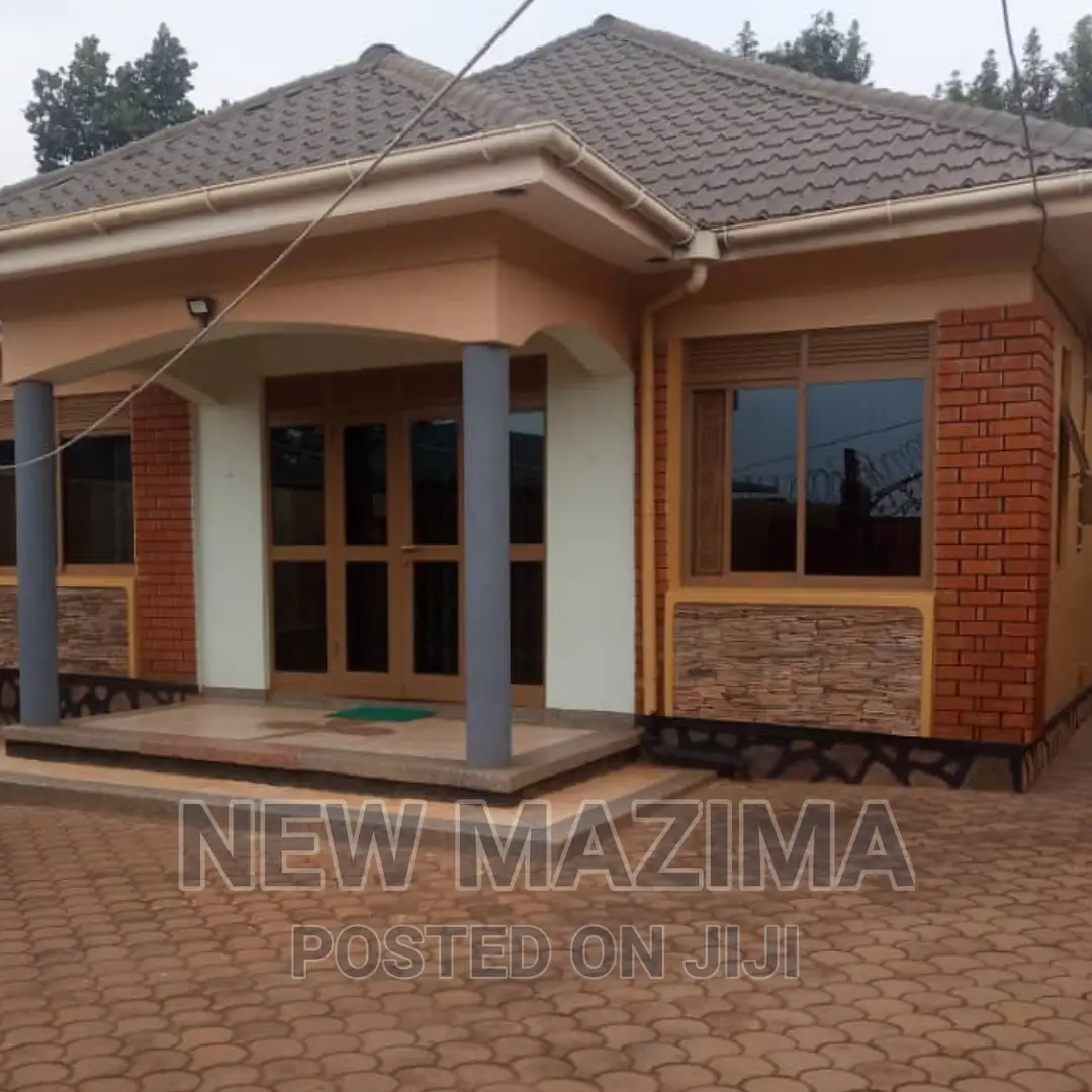 3bdrm Bungalow in Seguku Ntebe Rd, Central Division for sale in Central Division