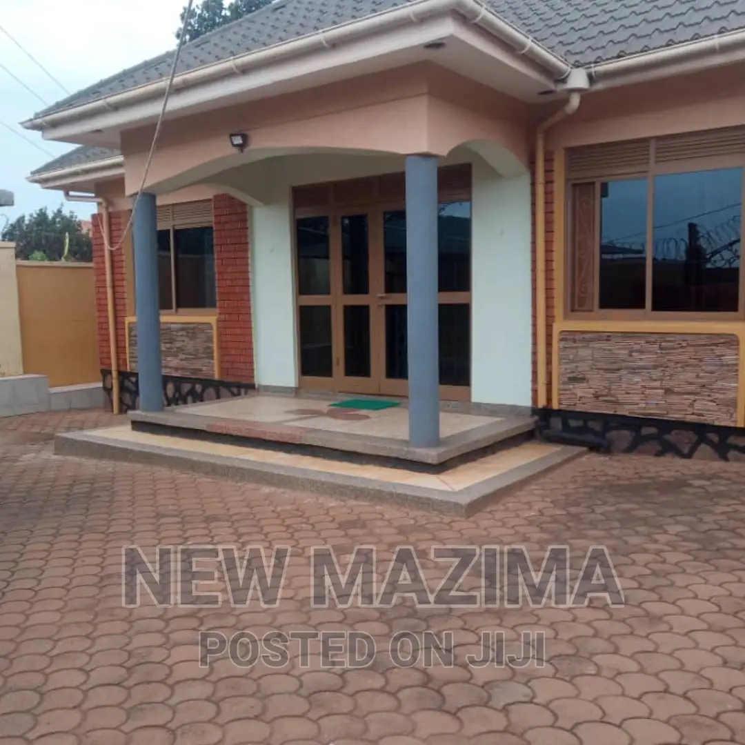 3bdrm Bungalow in Seguku Ntebe Rd, Central Division for sale in Central Division
