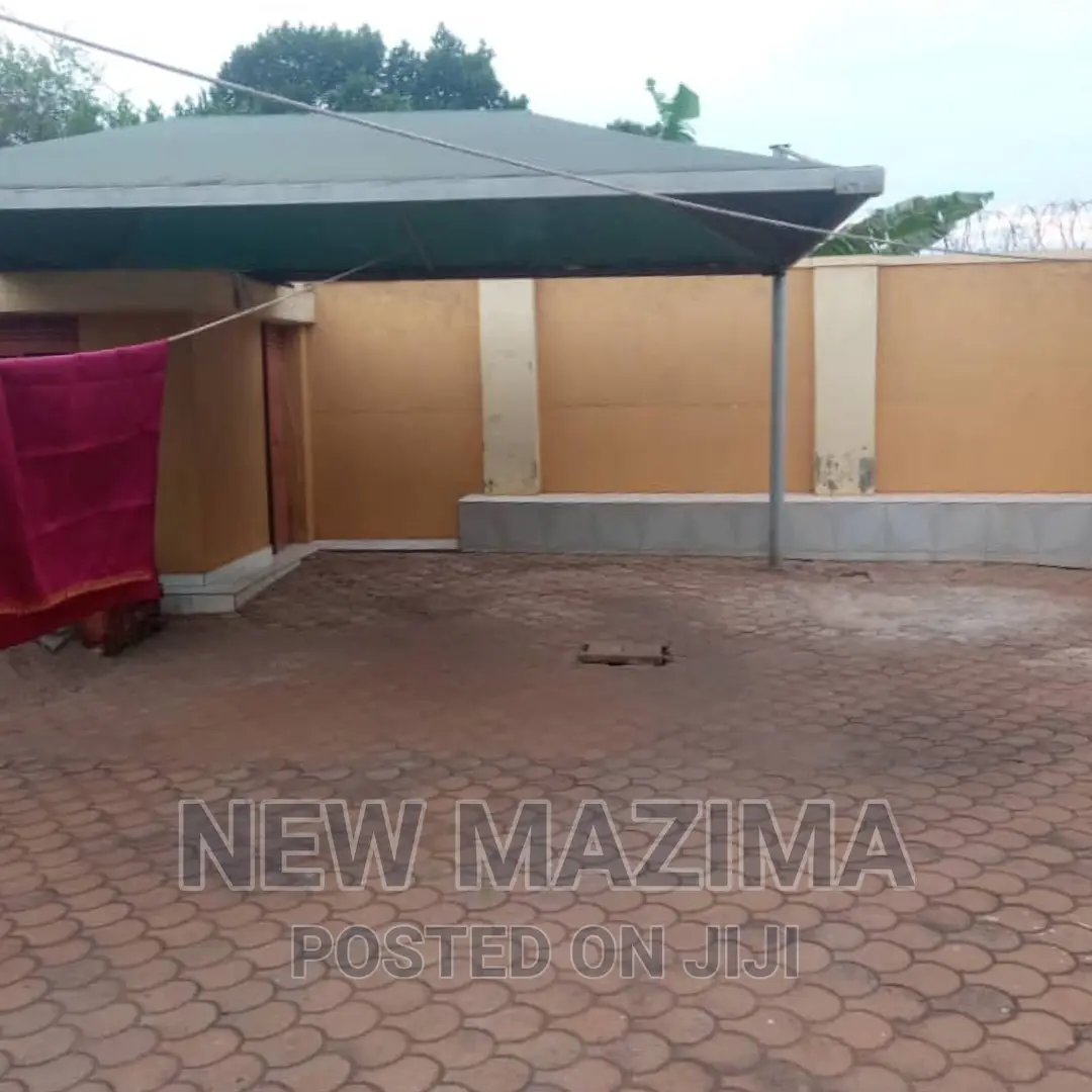3bdrm Bungalow in Seguku Ntebe Rd, Central Division for sale in Central Division