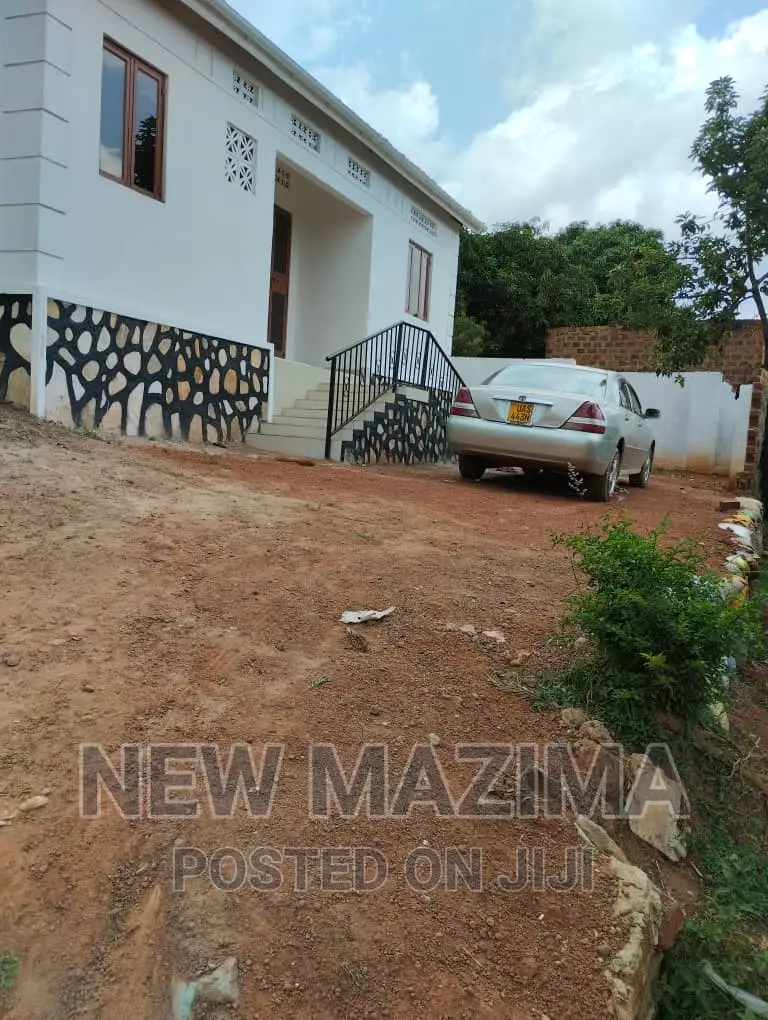 2bdrm House in Nsangi Town, Central Division for sale in Central Division