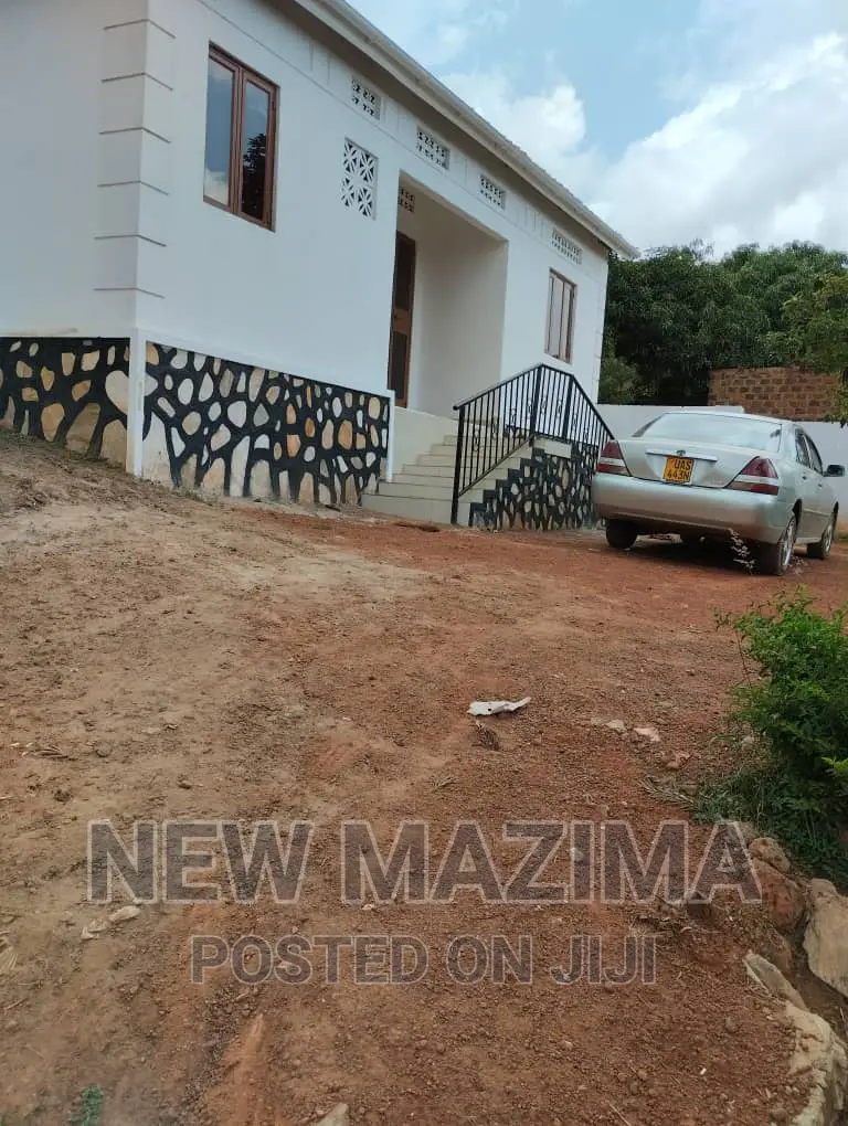 2bdrm House in Nsangi Town, Central Division for sale in Central Division