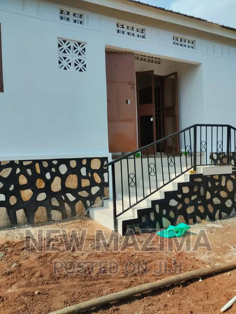 2bdrm House in Nsangi Town, Central Division for sale in Central Division