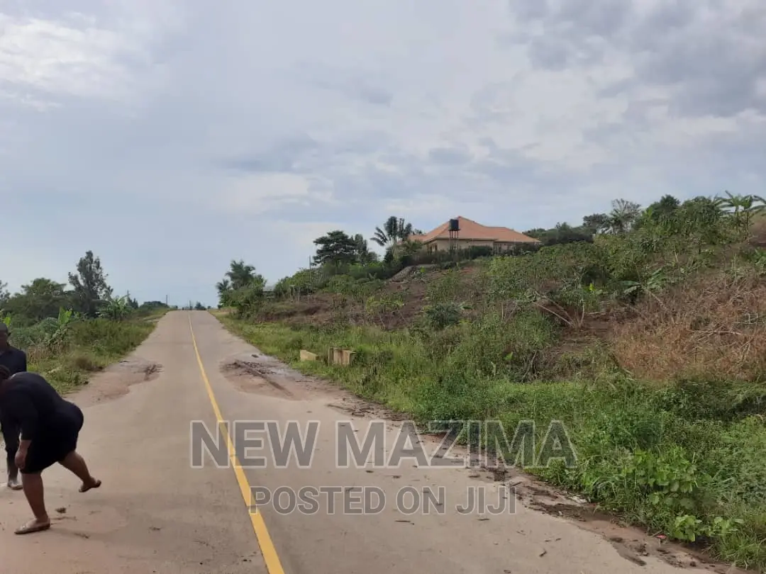 Veryhot 2acres Measurig Direct From Tarmac of Mpigi Mpabire in Central Division