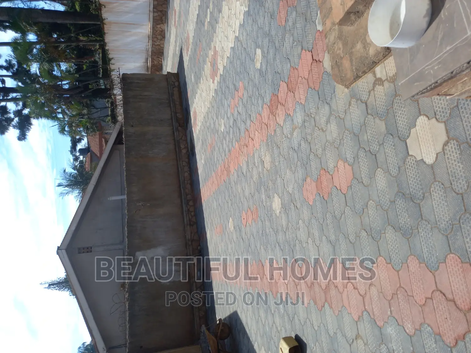 Furnished 5bdrm Duplex in Kansanga, Makindye for sale in Makindye