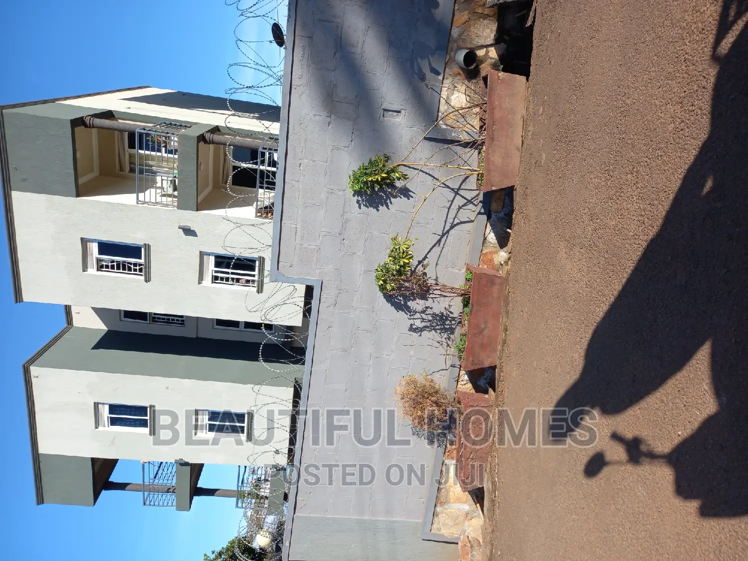 Furnished 1bdrm Apartment in Buziga Lake View, Makindye for sale in Makindye