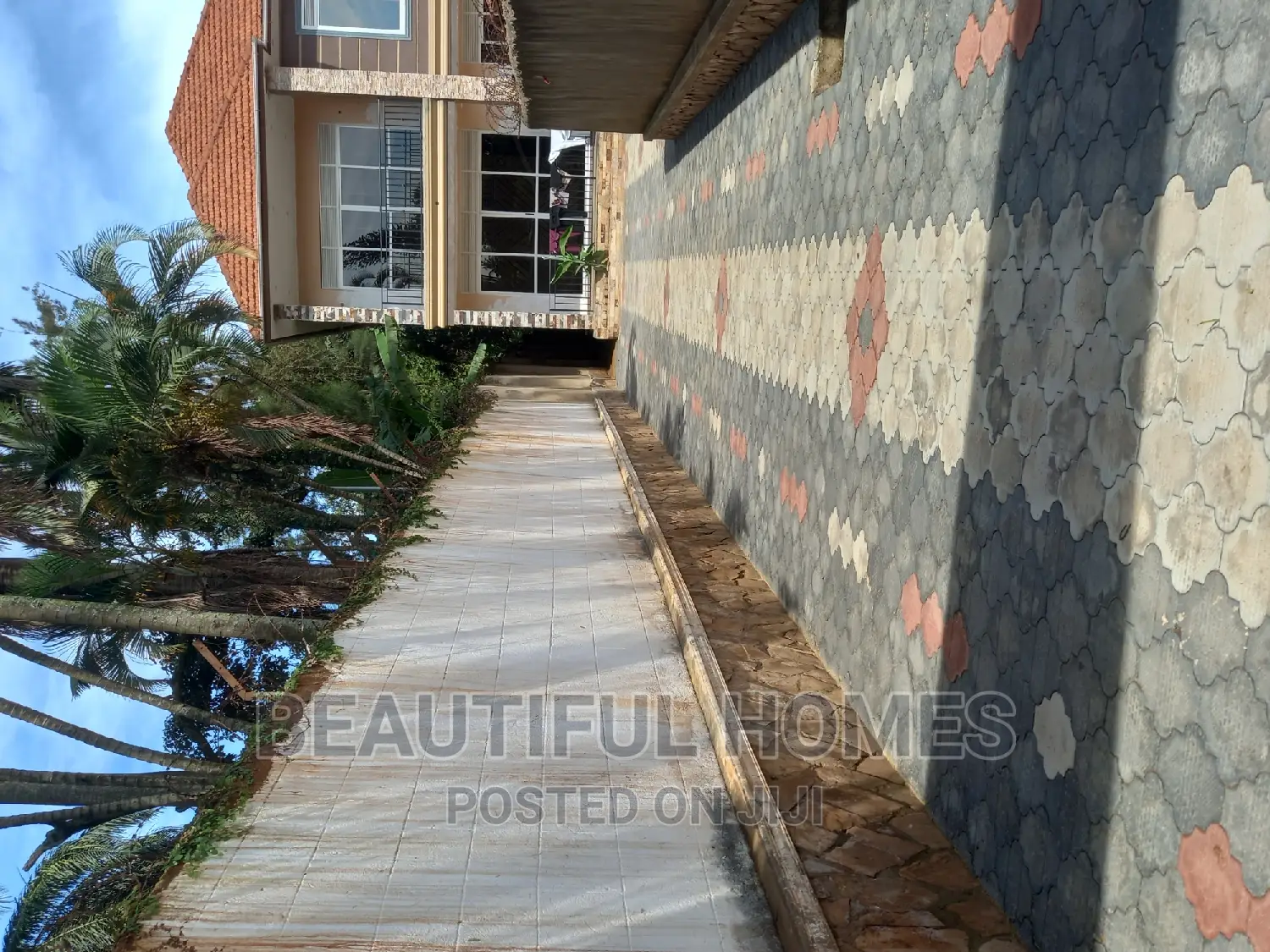 Furnished 5bdrm Maisonette in Kansanga, Makindye for sale in Makindye
