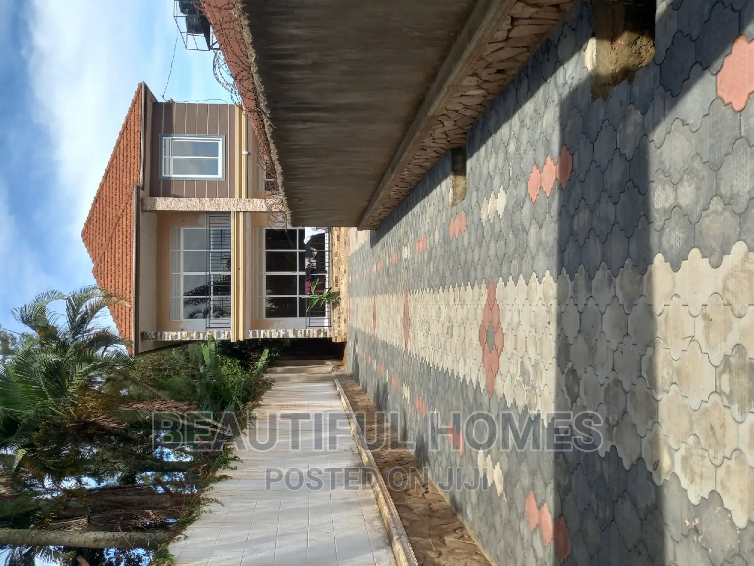 Furnished 5bdrm Maisonette in Kansanga, Makindye for sale in Makindye