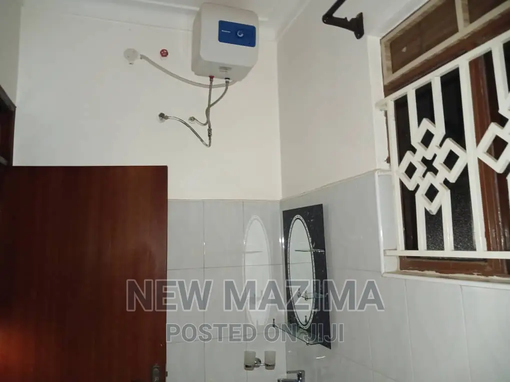 2bdrm Block of Flats in Seguku Ntebe, Central Division for rent in Central Division