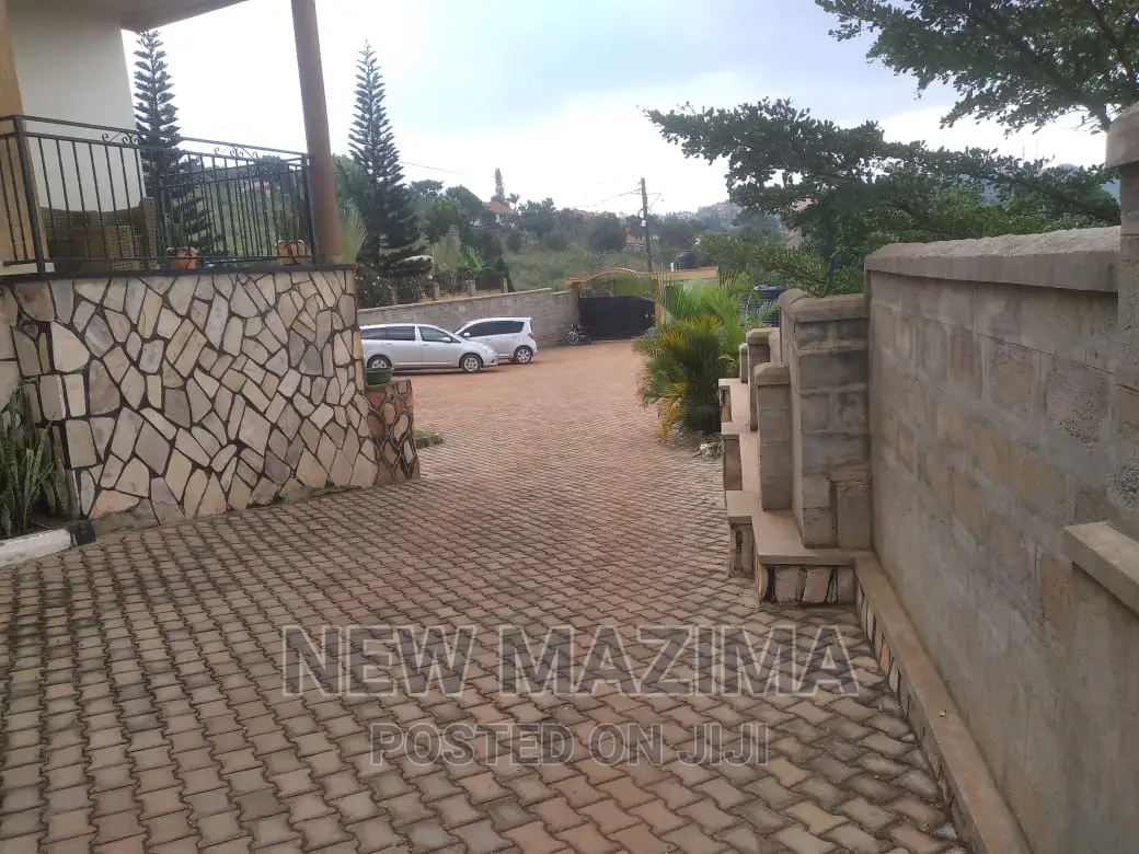 2bdrm Apartment in Seguku Ntebe Rd, Central Division for rent in Central Division