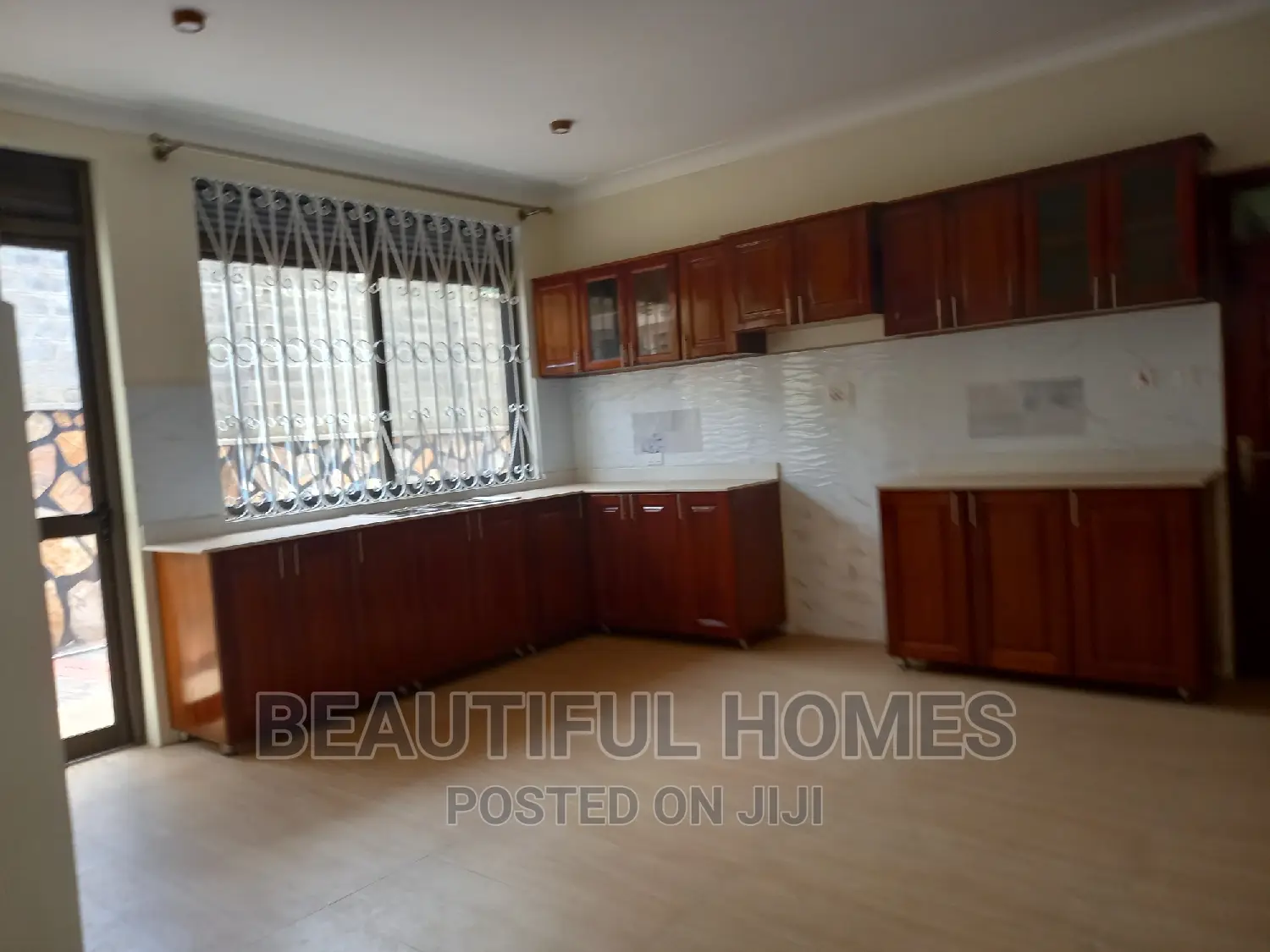 Furnished 6bdrm Mansion in Munyonyo Lake View, Makindye for sale in Makindye