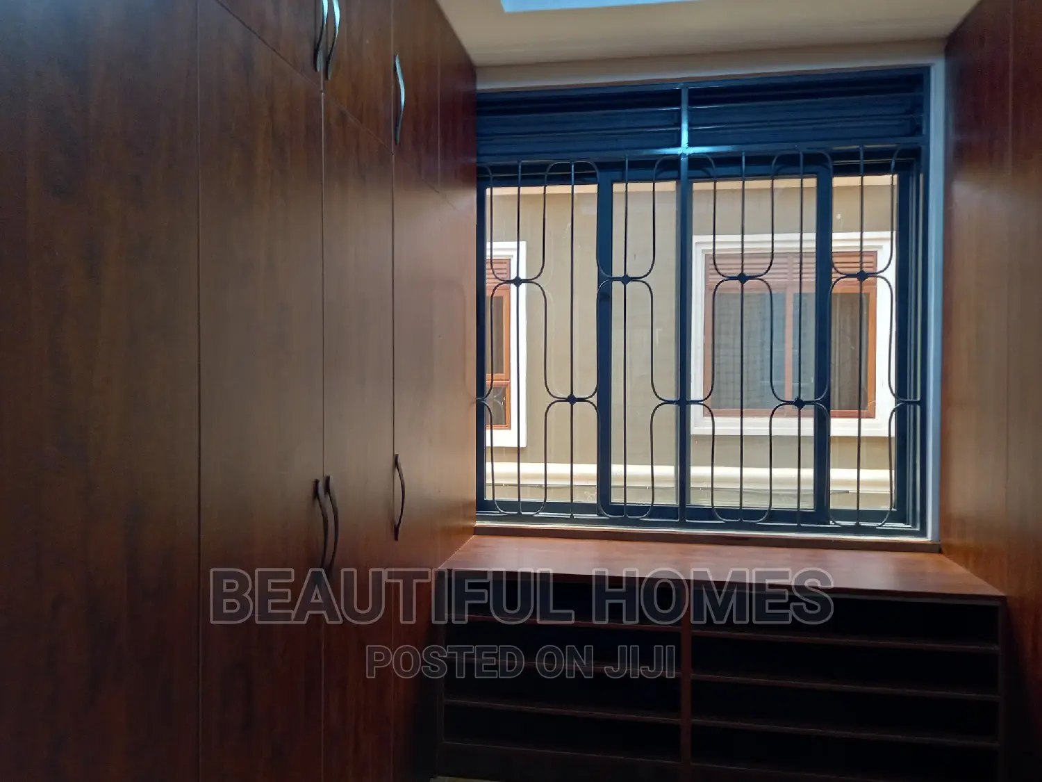 Furnished 6bdrm Duplex in Munyonyo, Makindye for sale in Makindye