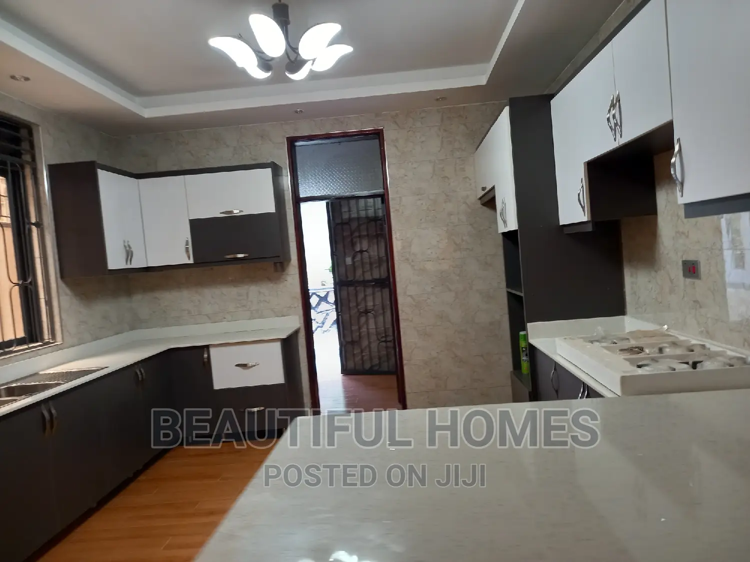 Furnished 6bdrm Duplex in Munyonyo, Makindye for sale in Makindye