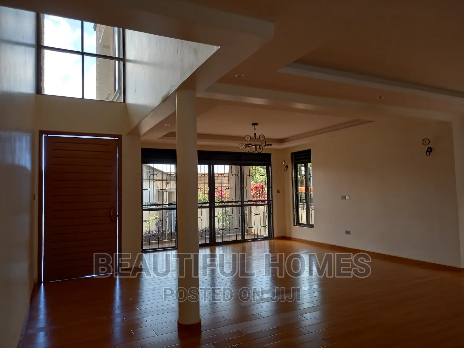 Furnished 6bdrm Duplex in Munyonyo, Makindye for sale in Makindye