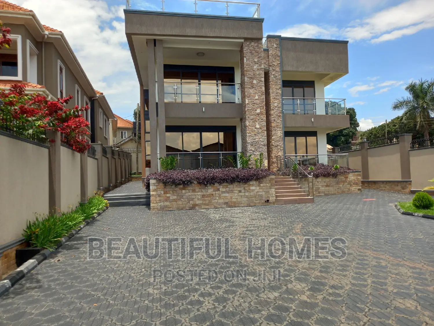 Furnished 6bdrm Duplex in Munyonyo, Makindye for sale in Makindye