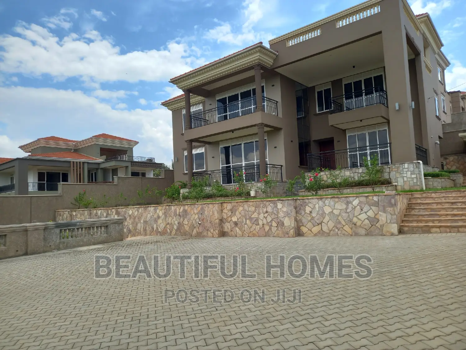 Furnished 6bdrm Duplex in Munyonyo Corporate, Makindye for sale in Makindye