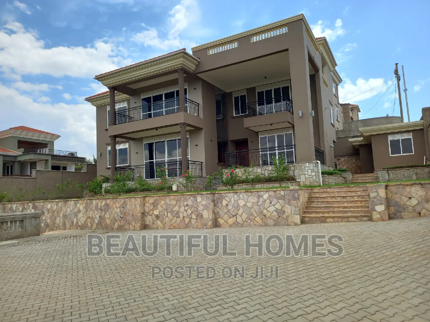 Furnished 6bdrm Duplex in Munyonyo Corporate, Makindye for sale in Makindye