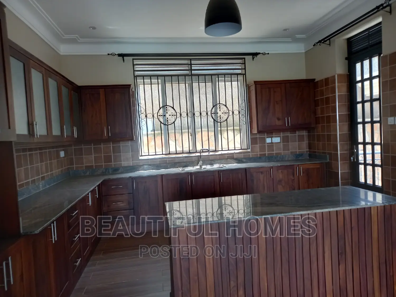 Furnished 6bdrm Duplex in Munyonyo Corporate, Makindye for sale in Makindye