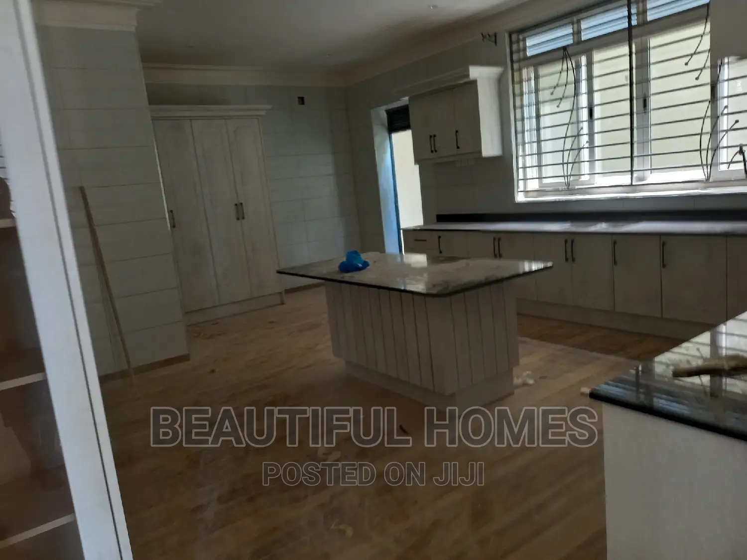 Furnished 6bdrm Mansion in Munyonyo With Lake, Makindye for sale in Makindye