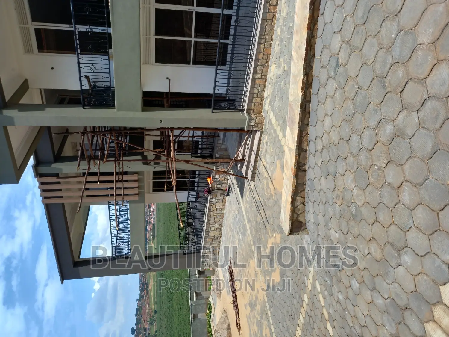 Furnished 6bdrm Mansion in Munyonyo With Lake, Makindye for sale in Makindye