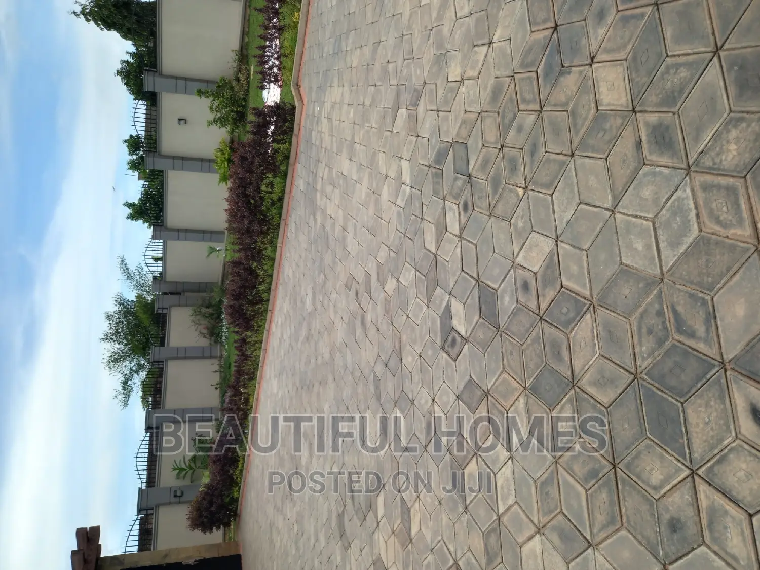 Furnished 6bdrm Duplex in Munyonyo, Makindye for sale in Makindye