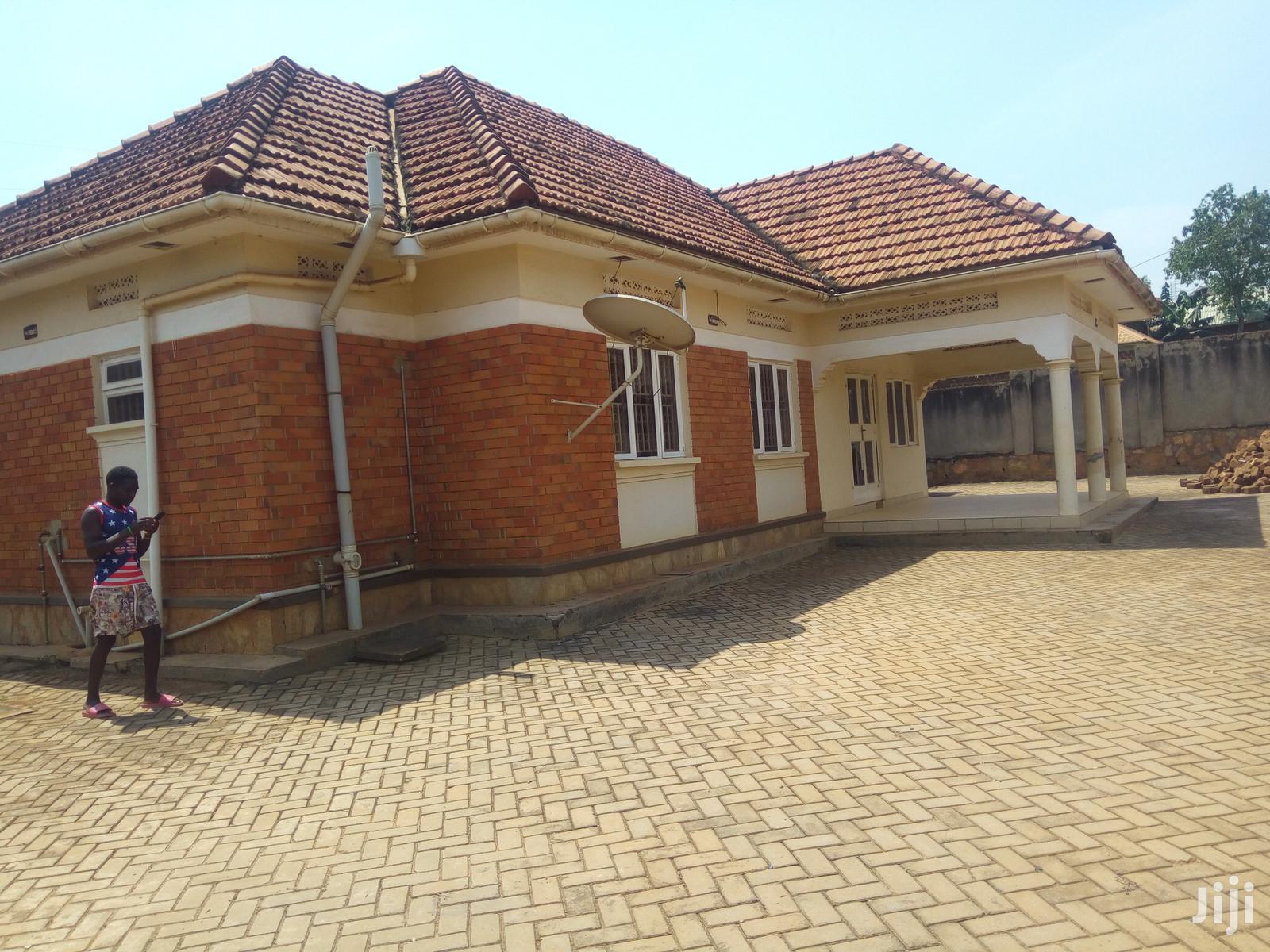 Deal,Kyaliwajara 30 Decimals House on Sell in Kampala