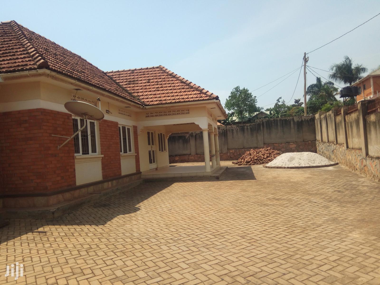 Deal,Kyaliwajara 30 Decimals House on Sell in Kampala