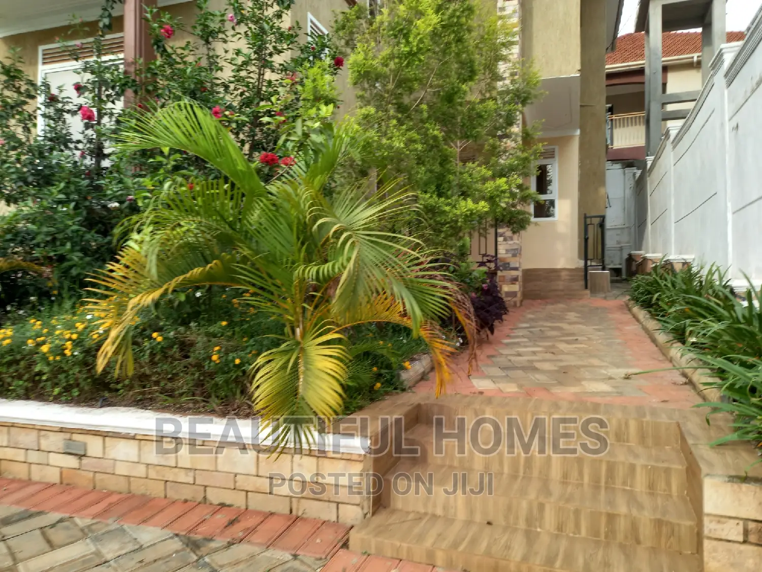 Furnished 4bdrm Duplex in Kira Tarmacked, Central Division for sale in Central Division