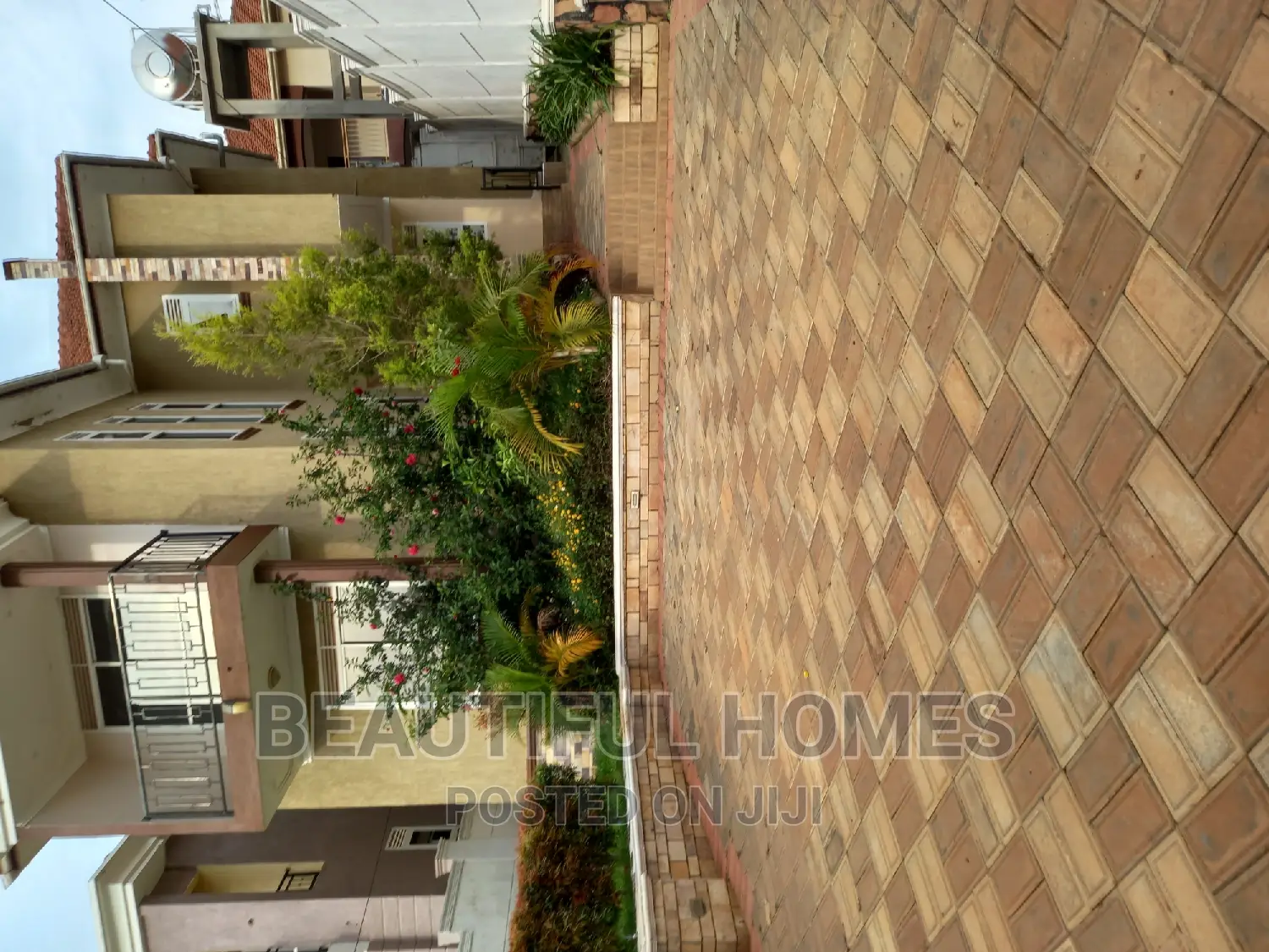 Furnished 4bdrm Duplex in Kira Tarmacked, Central Division for sale in Central Division