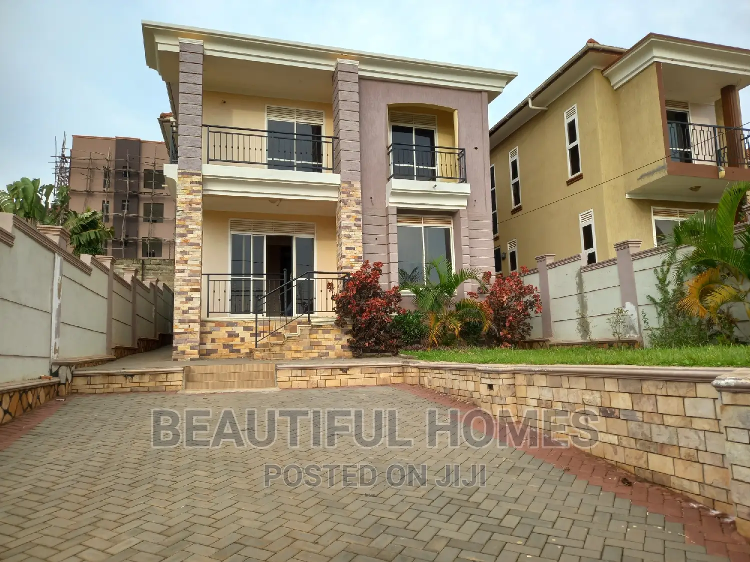 Furnished 4bdrm Duplex in Kira Ministers for sale in Kira
