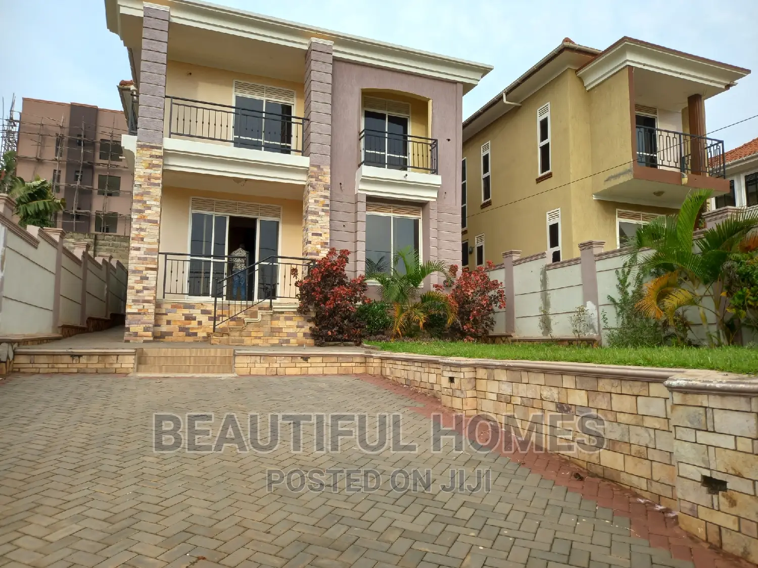 Furnished 4bdrm Duplex in Kira Ministers for sale in Kira