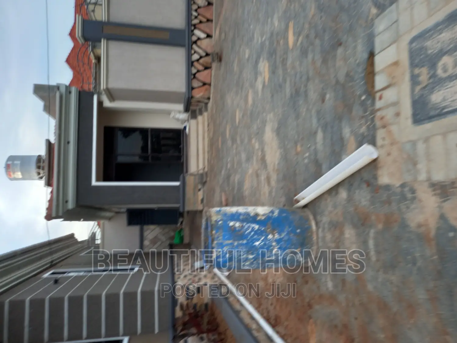 Furnished 4bdrm Mansion in Kira Rich Village for sale in Kira