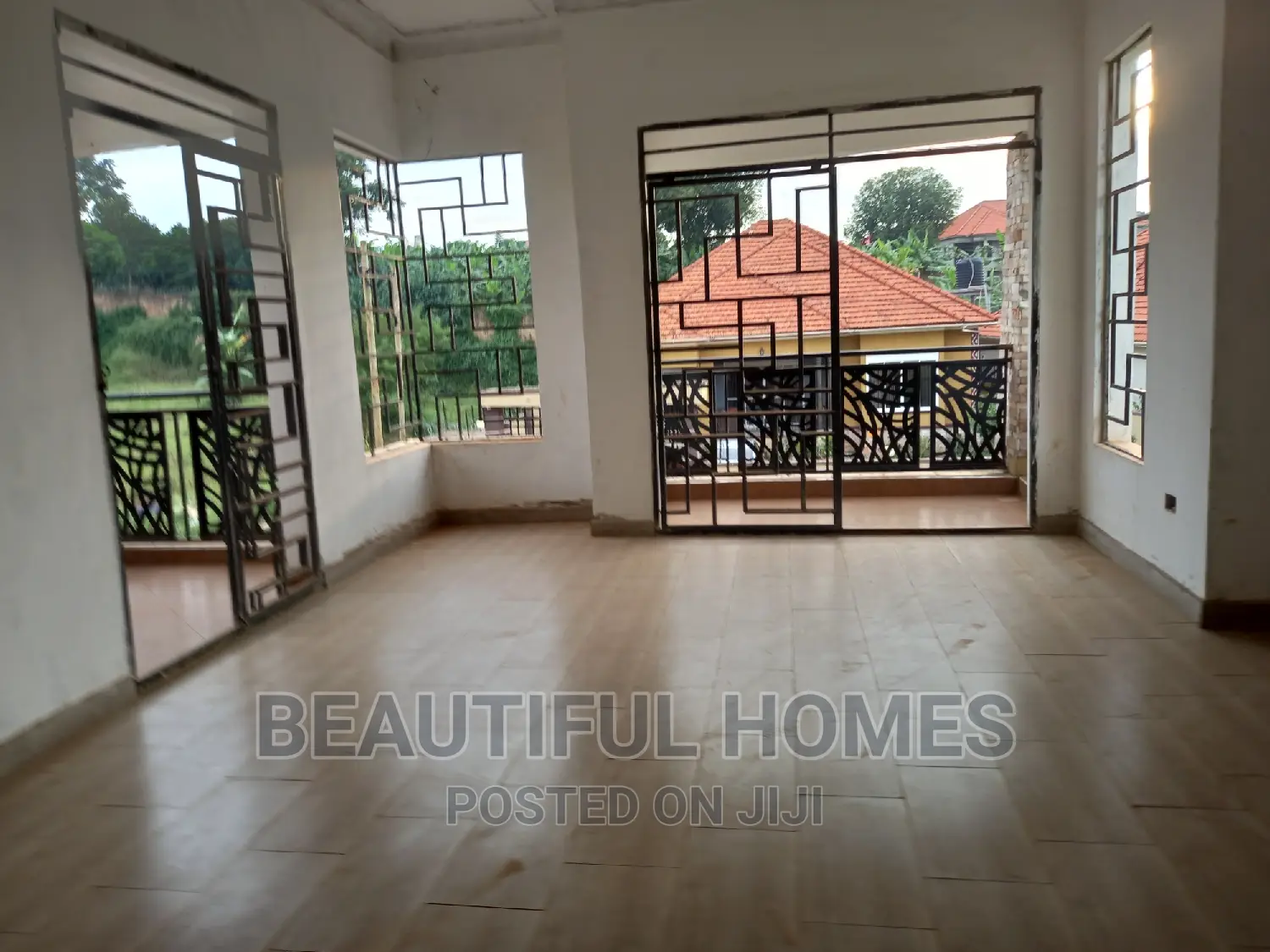 Furnished 5bdrm Duplex in Kira Tarmacked for sale in Kira
