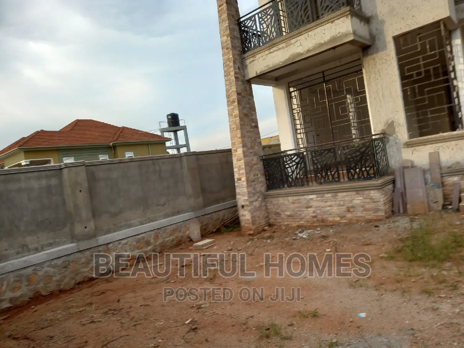 Furnished 5bdrm Duplex in Kira Tarmacked for sale in Kira