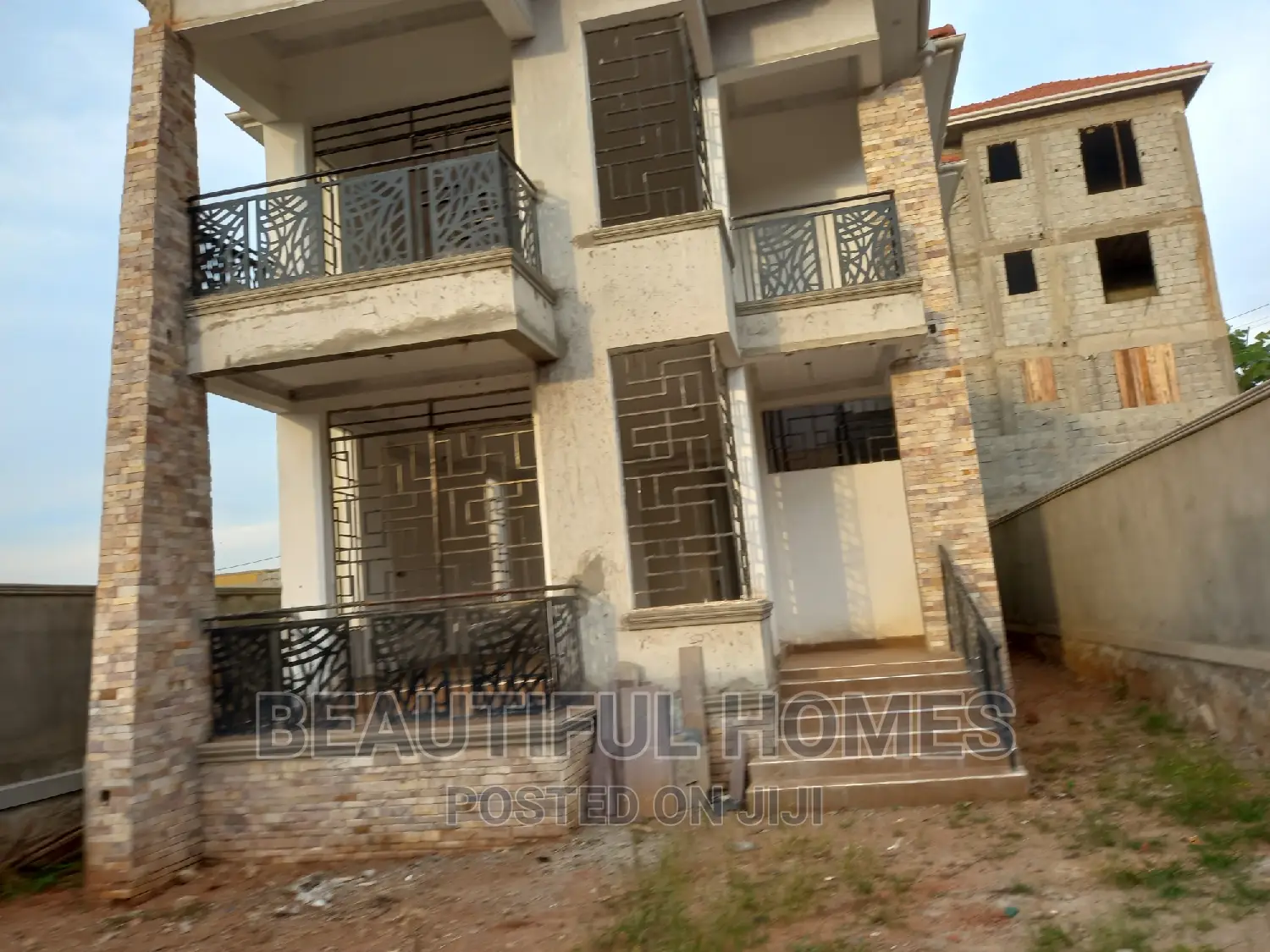 Furnished 5bdrm Duplex in Kira Tarmacked for sale in Kira