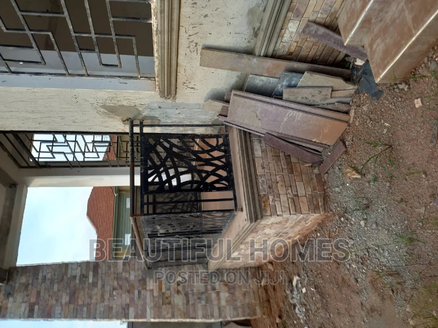 Furnished 5bdrm Duplex in Kira Tarmacked for sale in Kira