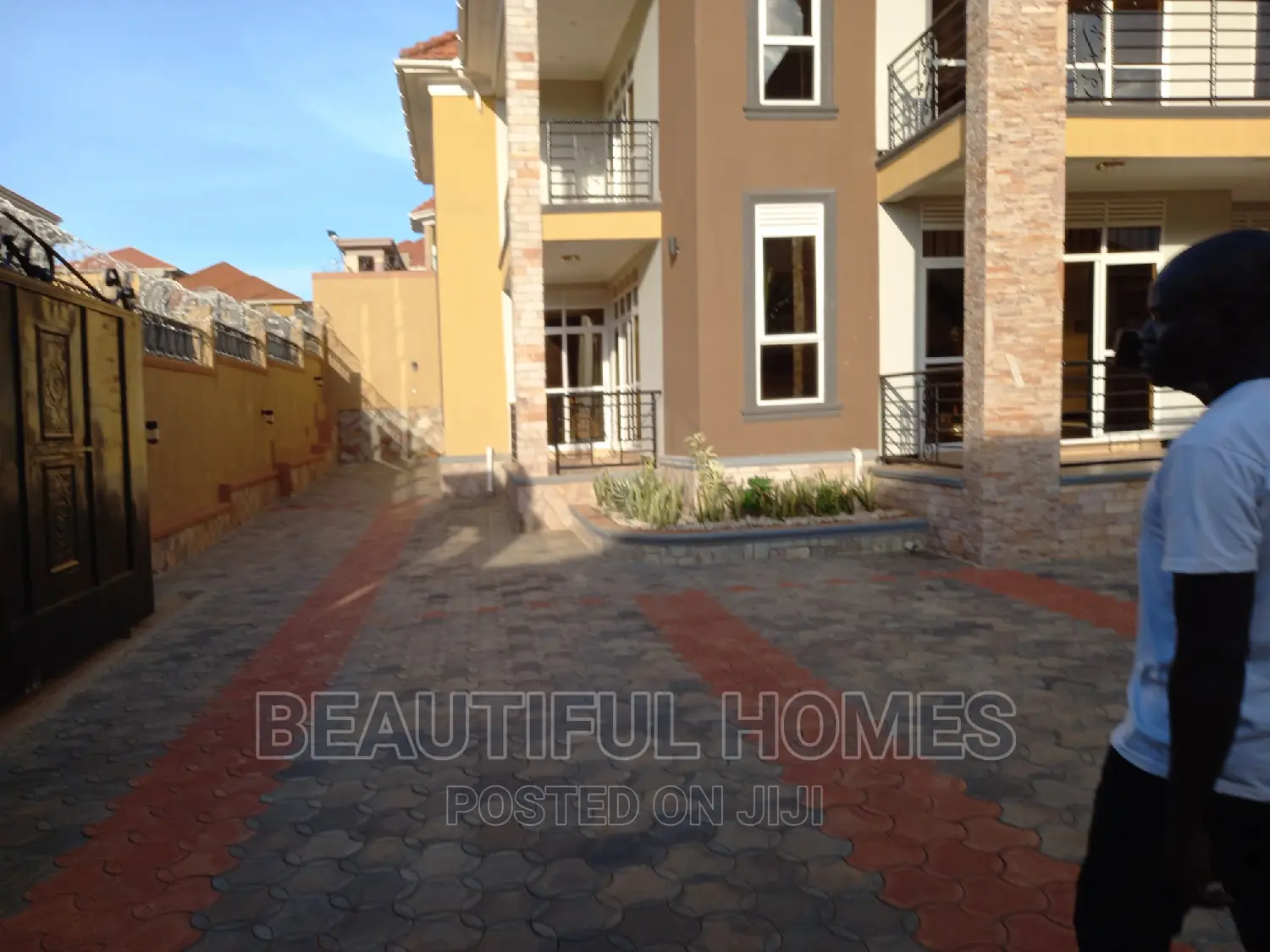 Furnished 7bdrm Mansion in Kira Tarmacked, Central Division for sale in Central Division